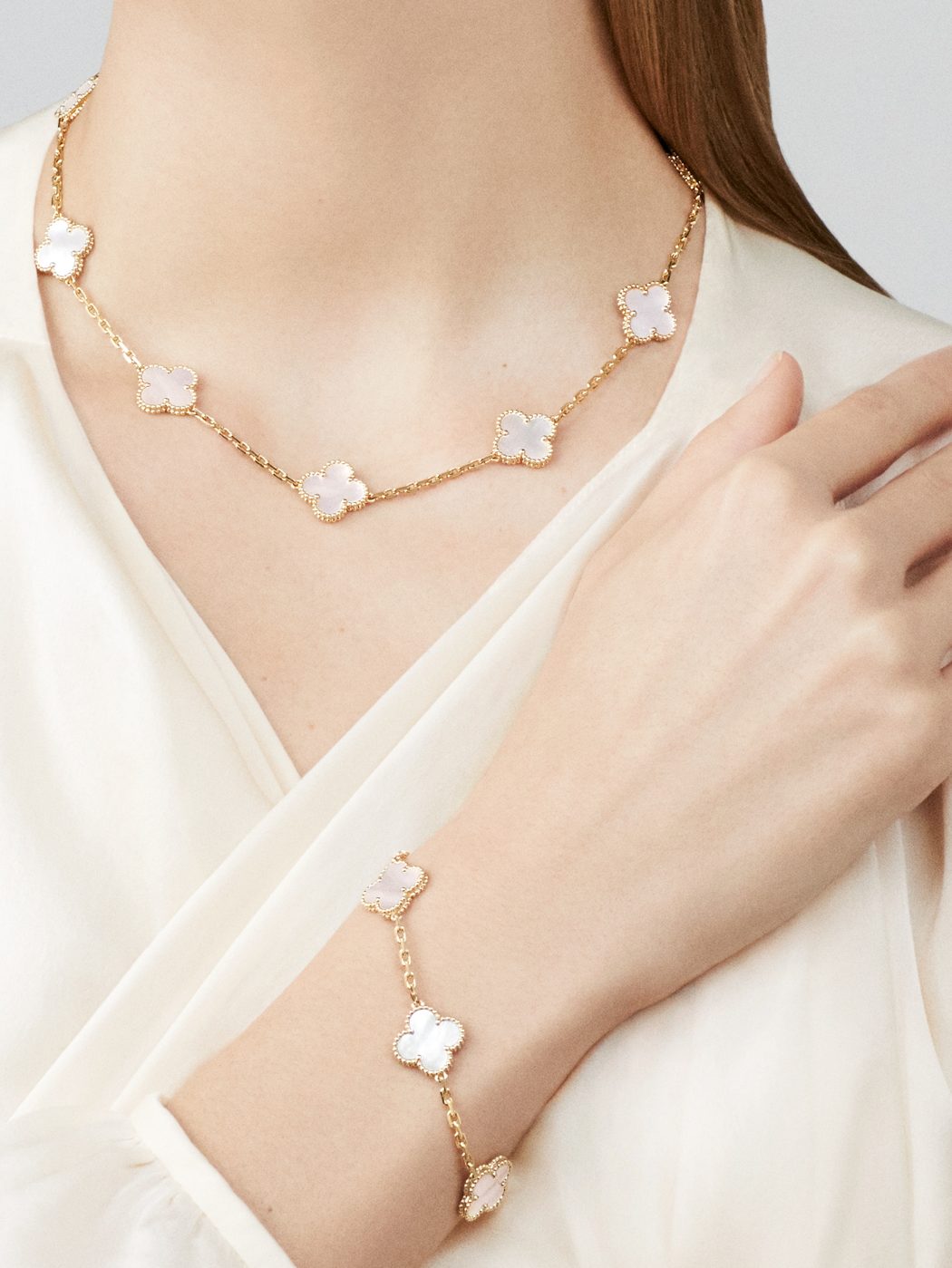 VINTAGE ALHAMBRA 5 CLOVER BRACELET – WHITE SEMI-JEWELRY